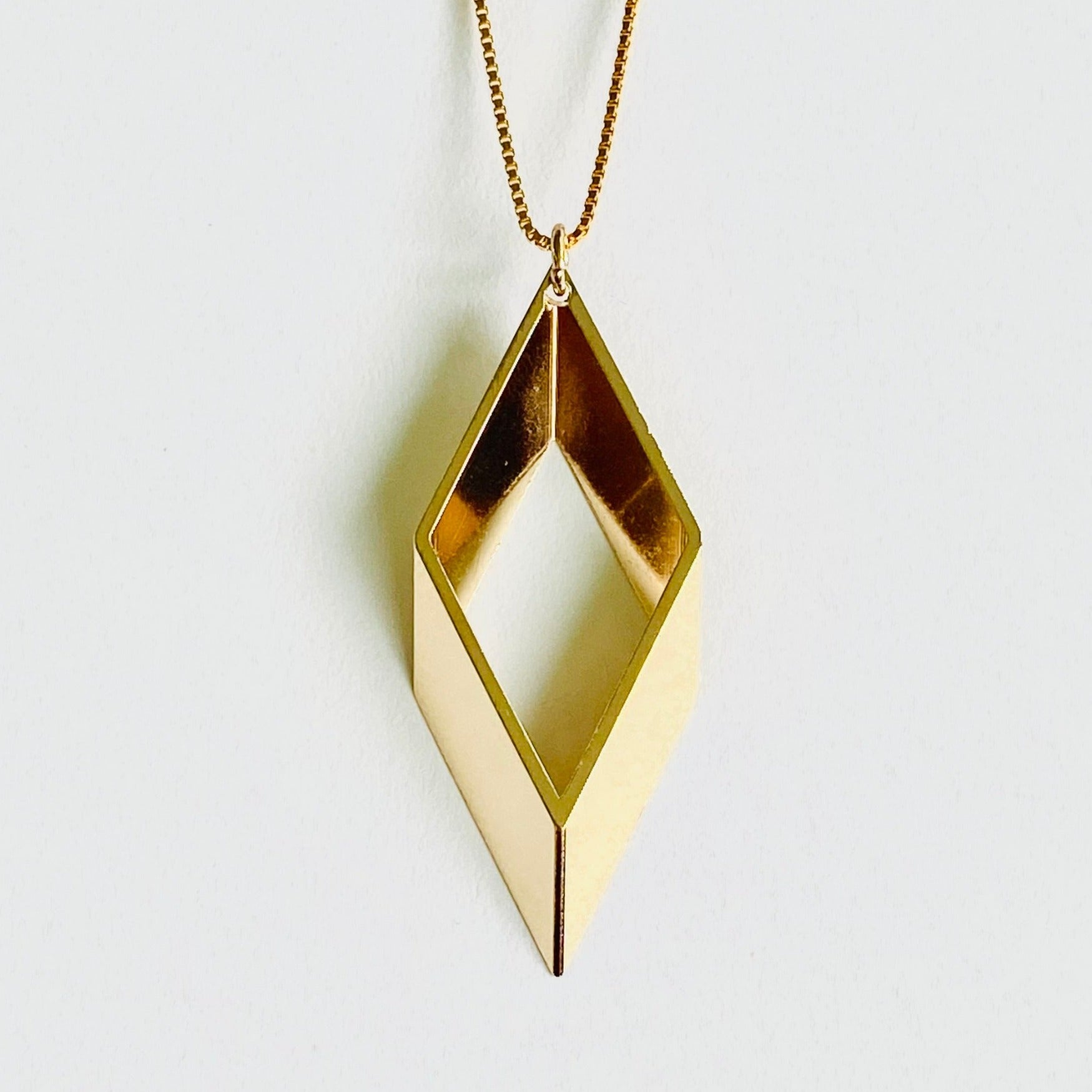 Collier CB50 041