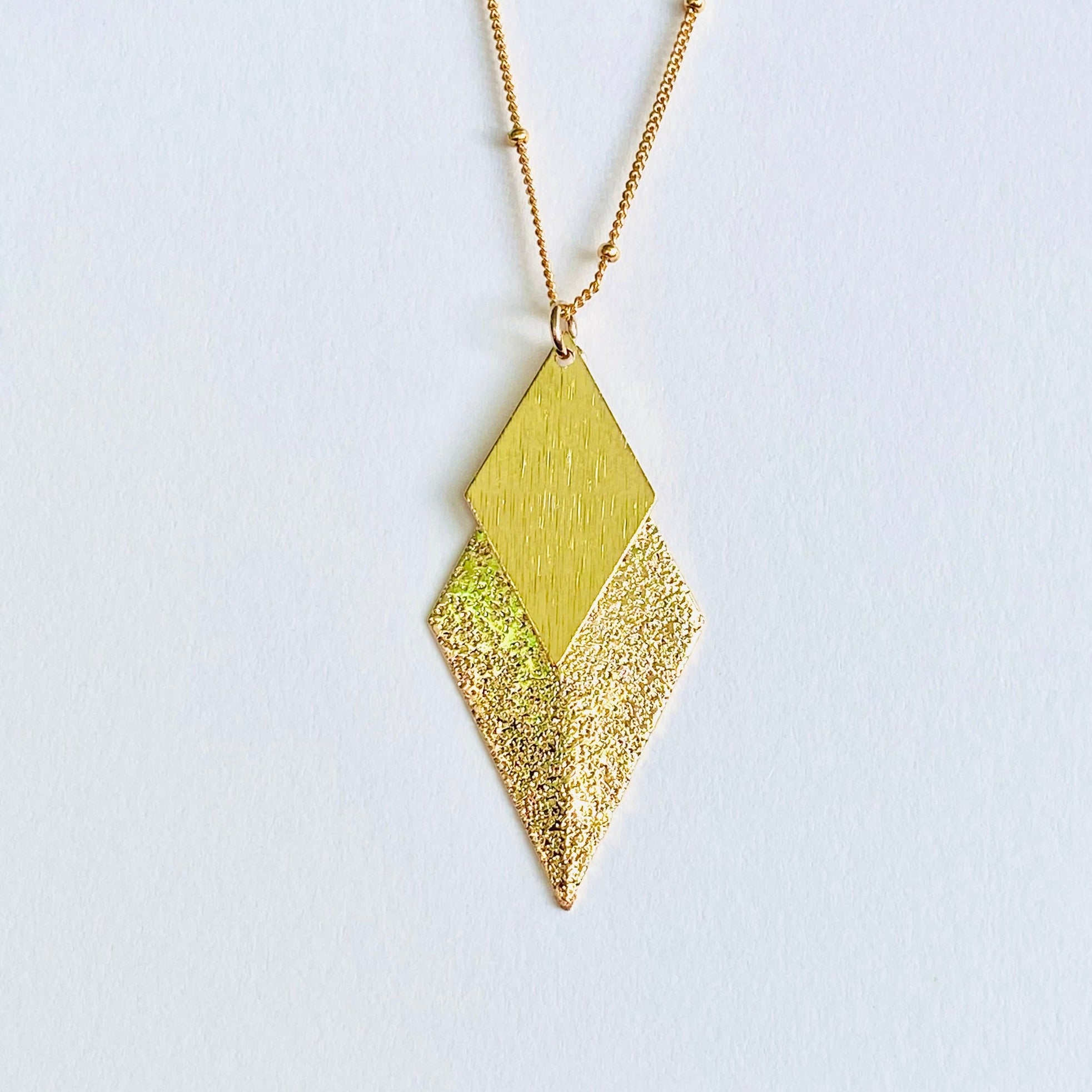 Collier CB50 042